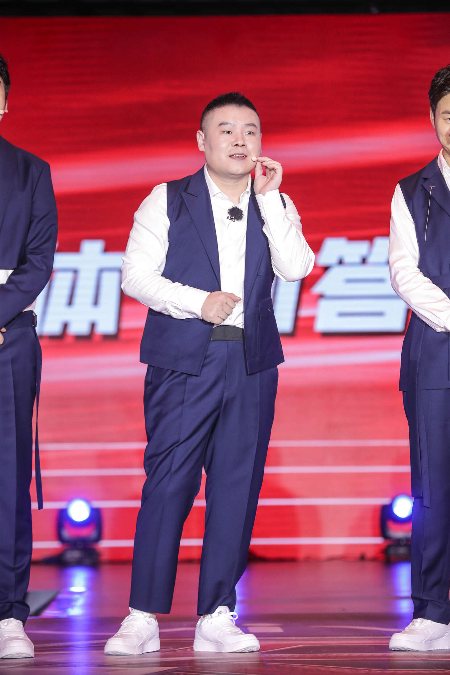 东方卫视打造的国民综艺《极限挑战》第六季的发布会上,雷佳音,岳云鹏