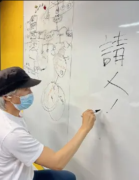 周星驰开设社交账号要“请人”