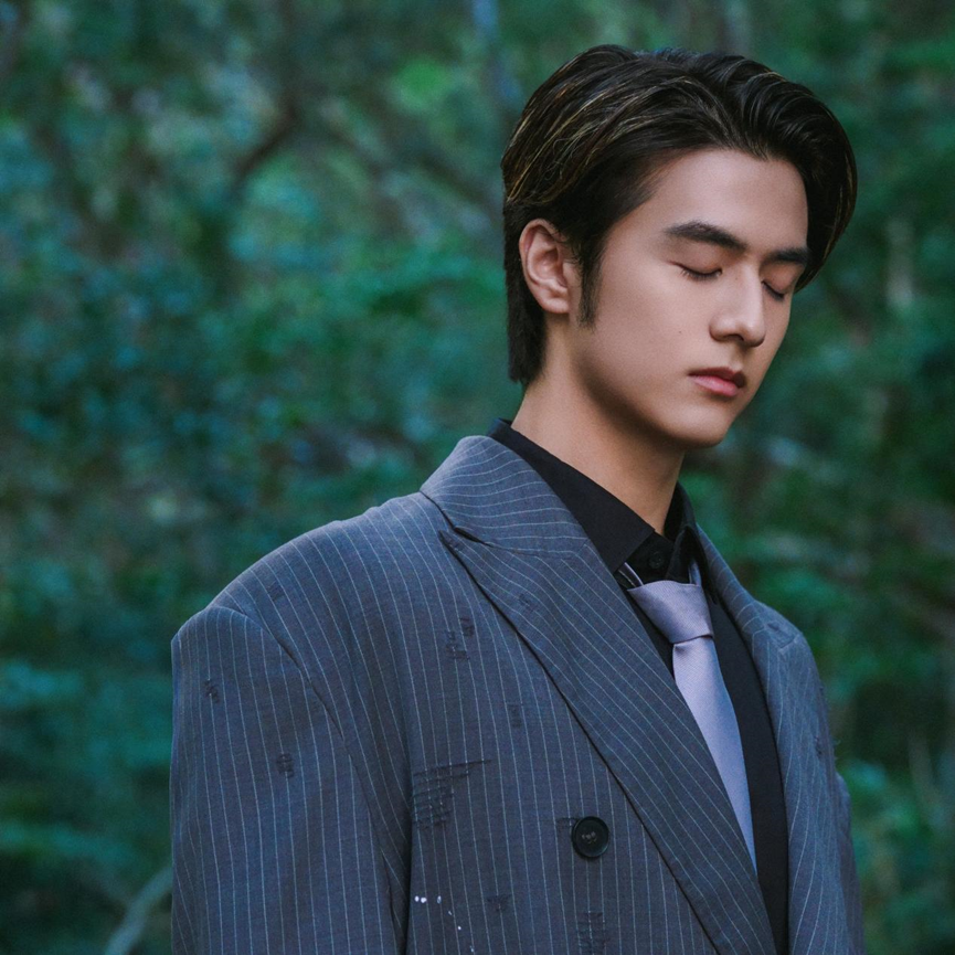  Oscar涂毓麟全新单曲《善良或染》上线，古典+电子融合曲风探寻人性答案